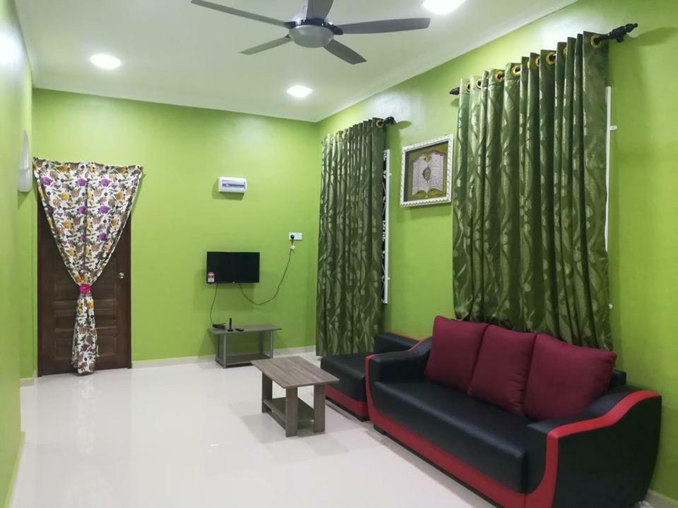Homestay Damai Yusmila กัวลาตรังกานู ภายนอก รูปภาพ